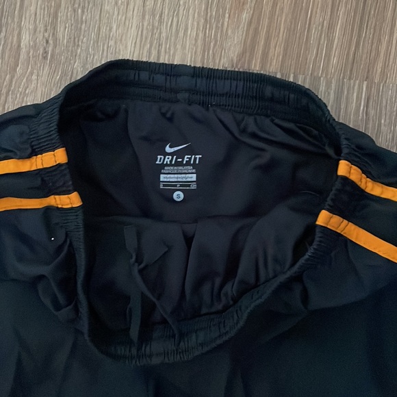 Nike DriFit shorts - Picture 2 of 3